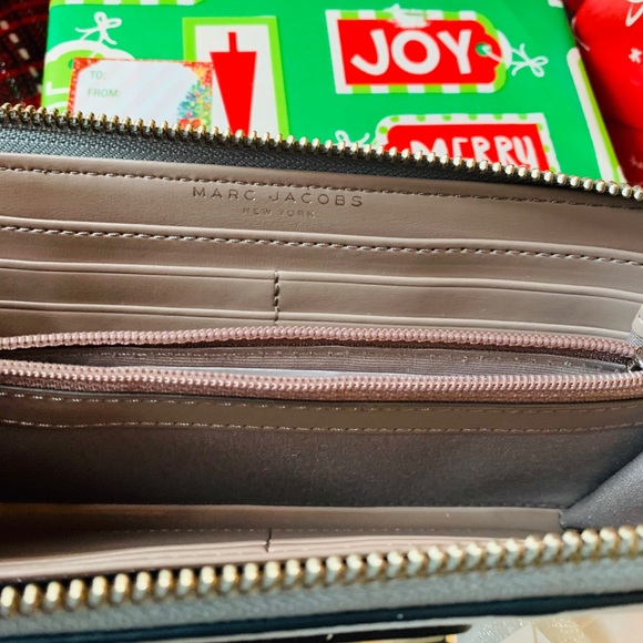 Marc Jacobs wallet - Picture 5 of 8